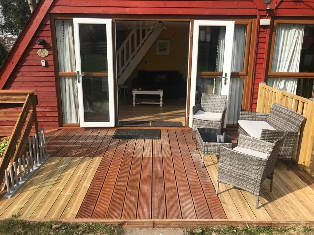 Foxes Sea Side Retreat Deluxe Chalet Is A Lovely Holiday Home Tucked Away On The Kent Coast Kingsdown  Exterior photo