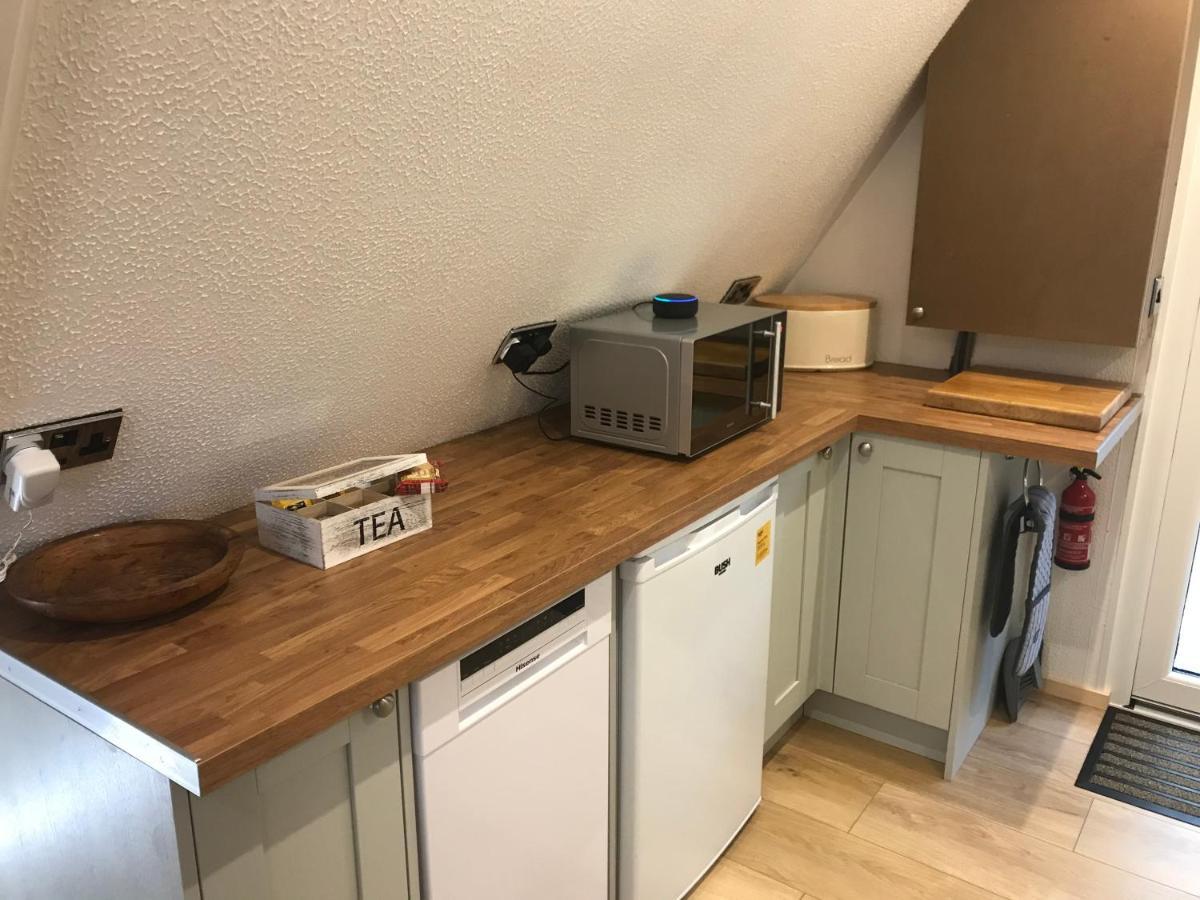 Foxes Sea Side Retreat Deluxe Chalet Is A Lovely Holiday Home Tucked Away On The Kent Coast Kingsdown  Exterior photo